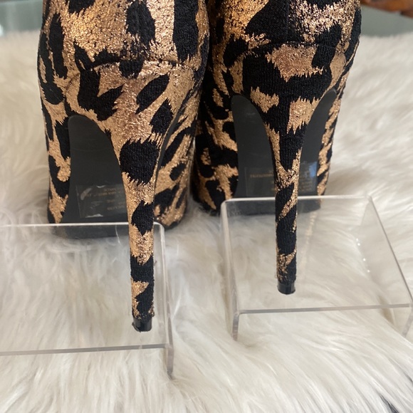 ▪️▪️METALLIC ANIMAL PRINT ANKLE BOOTS▪️▪️ - Picture 4 of 5